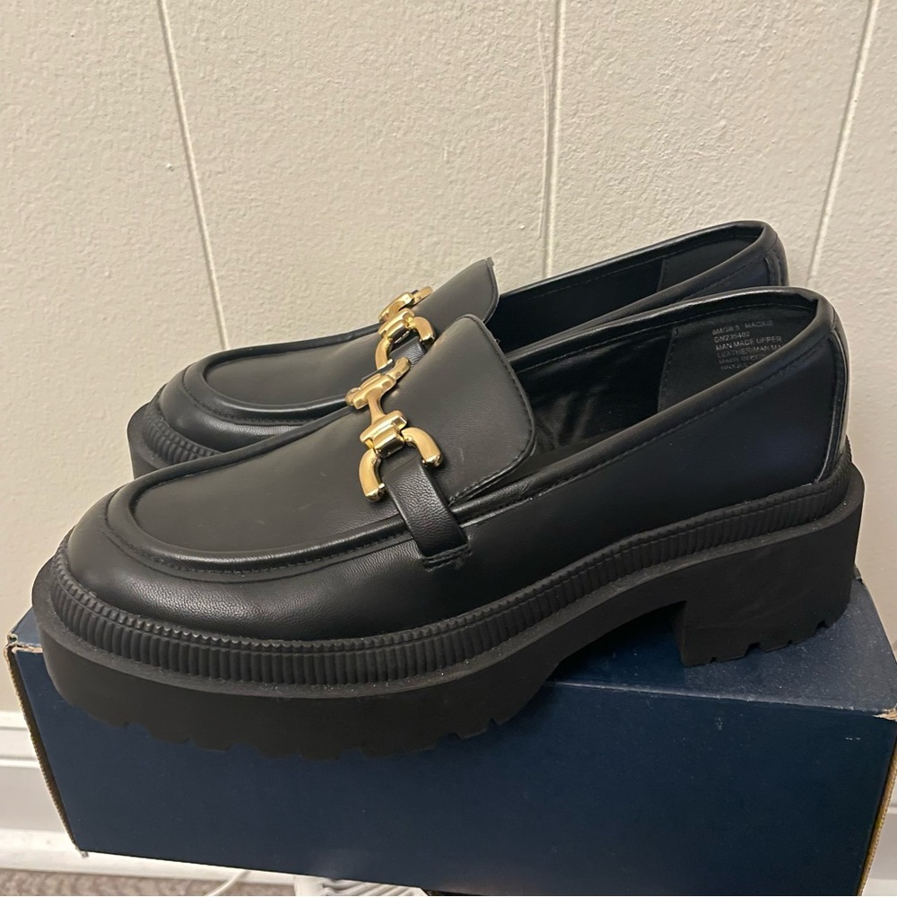 BCBG generation size 8 loafers